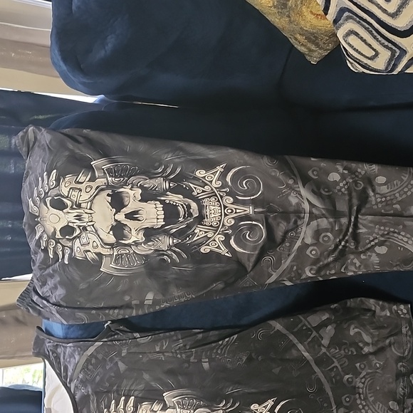 Two piece skull legging set, size Large - Picture 3 of 3